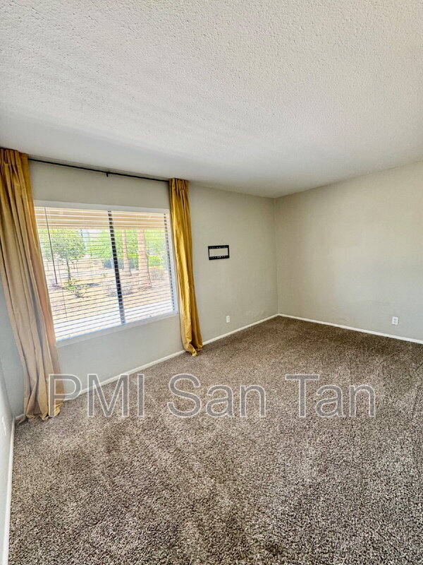 Building Photo - 1265 N Granite Reef Rd