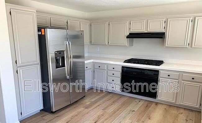 Building Photo - 744 Cardona Ave