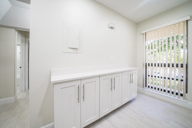 Building Photo - 208 Brackenwood Terrace