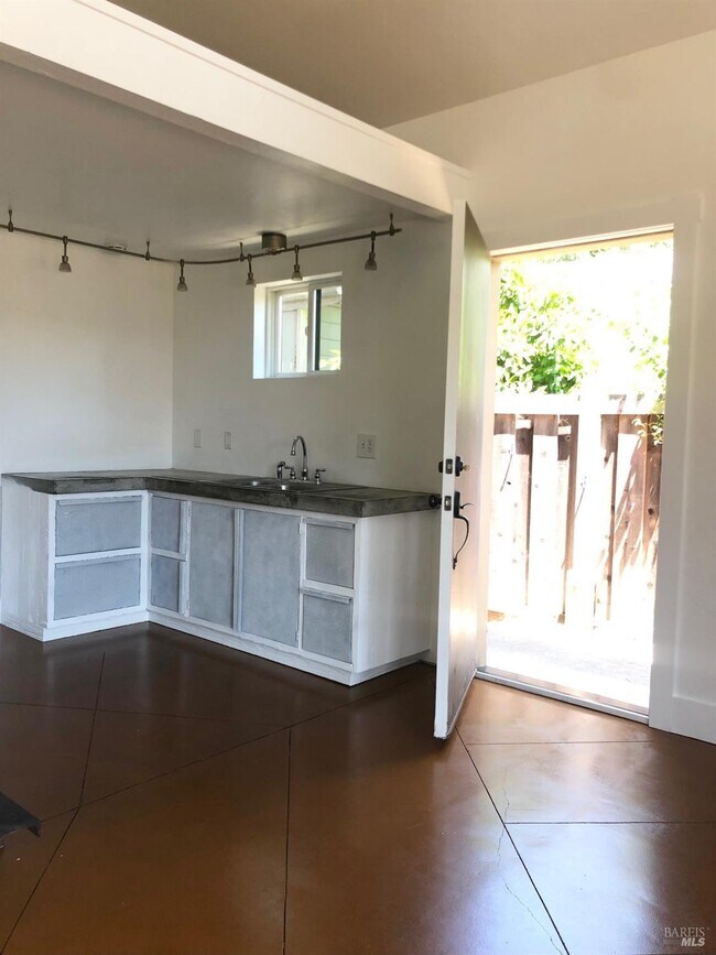 Building Photo - 334 Ridgway Ave