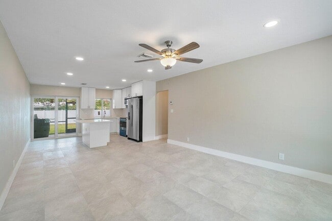 Building Photo - 245 SW 6th St