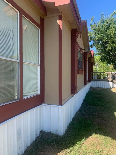 Building Photo - 305 Saturn Dr
