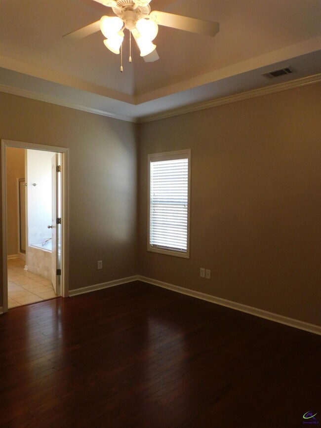 Building Photo - 703 Post Oak Way