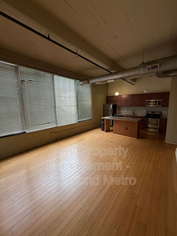 Primary Photo - 815 Perry St