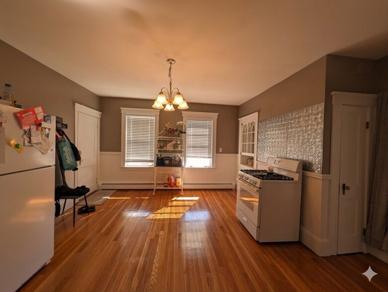 Building Photo - 77 Lawrence St