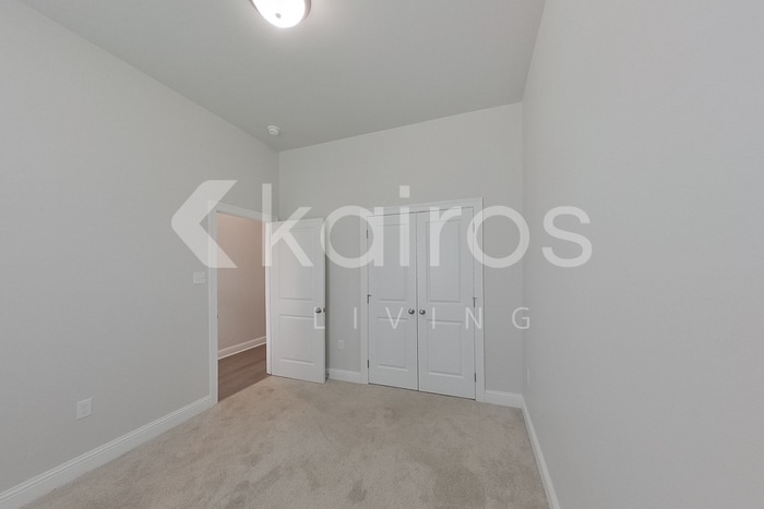 Building Photo - 4816 W Dacha Ln