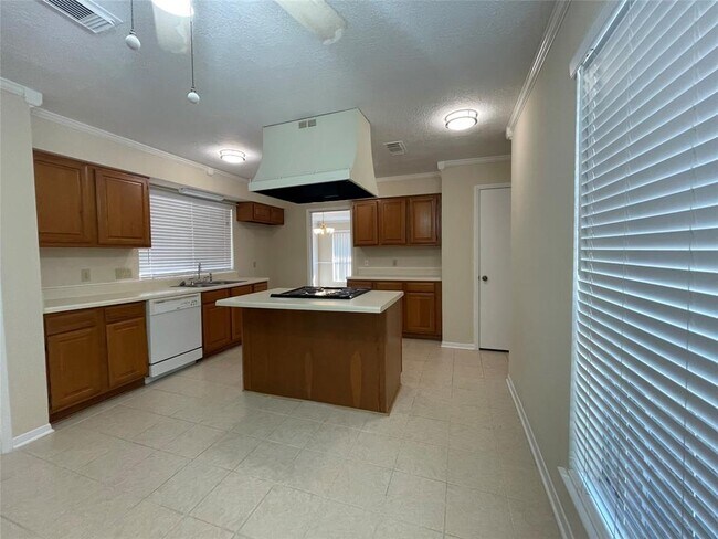 Building Photo - 15307 Pebble Lake Dr