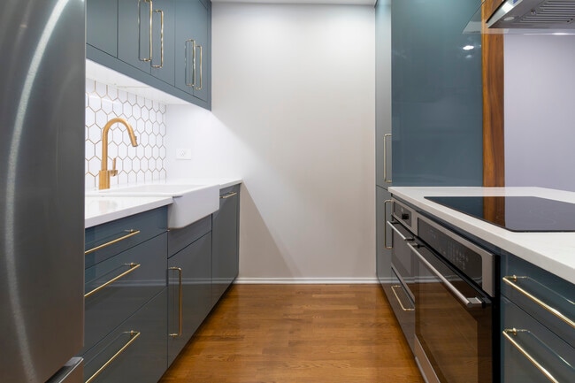 Building Photo - 680 N Lake Shore Dr