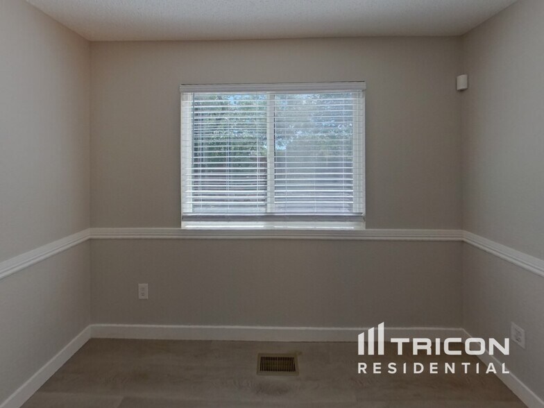 Building Photo - 1584 Canoe Creek Dr N