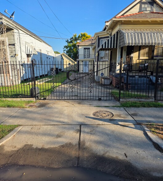 Primary Photo - 4119 Lasalle St