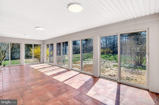 Building Photo - 32 Cranbury Rd