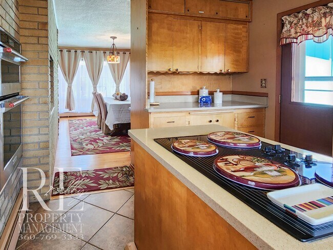 Building Photo - 2113 Brashem Ave