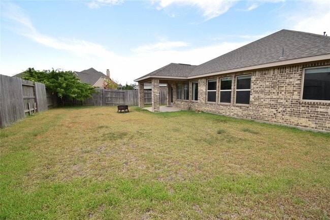 Building Photo - 16643 Highland Country Dr