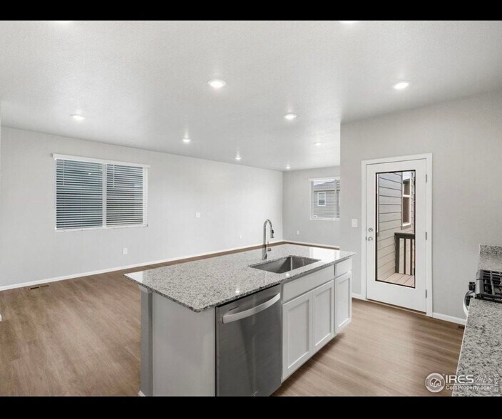 Building Photo - 612 98th Ave