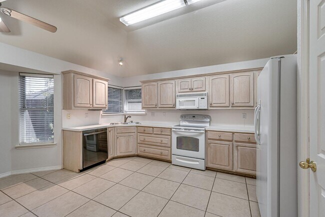 Building Photo - 1644 Greenway Ct