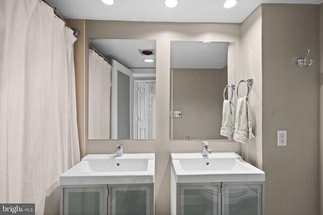 Building Photo - 1080 Wisconsin Ave NW