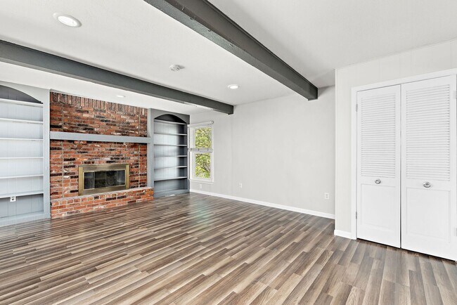 Building Photo - Spacious Overland Park 4 Bedroom Home - Av...