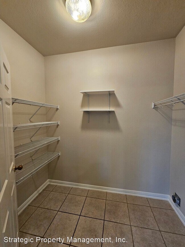 Building Photo - 3 br, 2.5 bath House - 9326 Hazelton Lane