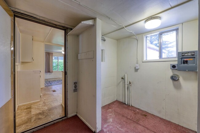 Building Photo - Move in ready now! Affordable 2 bedroom 1 ...