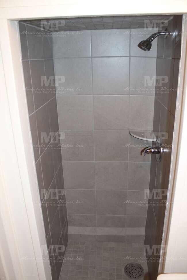 Building Photo - 712 W Myrtle St