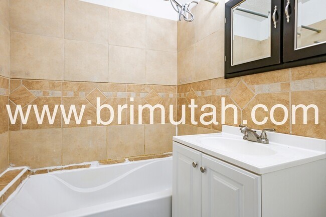Building Photo - 3738 S 700 E