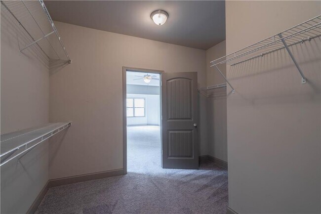 Building Photo - 2121 Spring Sound Ln