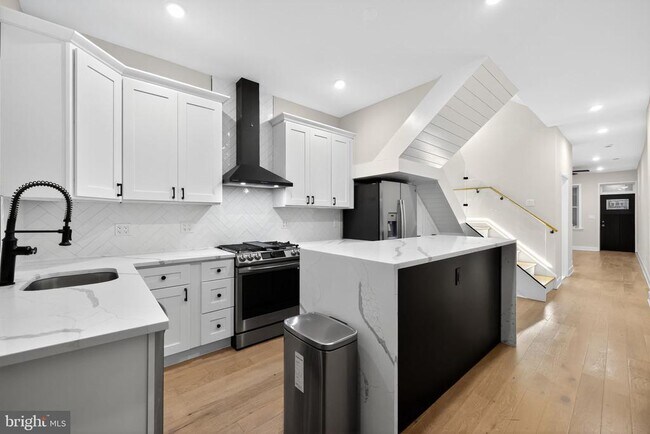 Building Photo - 3236 Mercer St