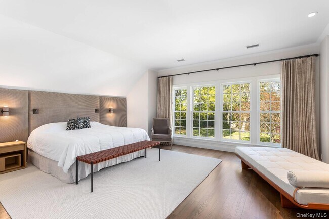 Building Photo - 48 Sheppard St