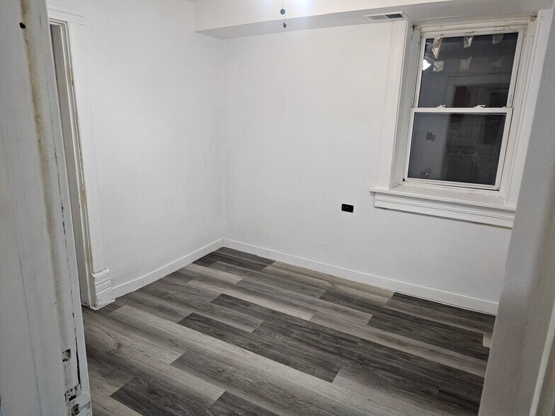SECOND BEDROOM - 3535 S Hamilton Ave