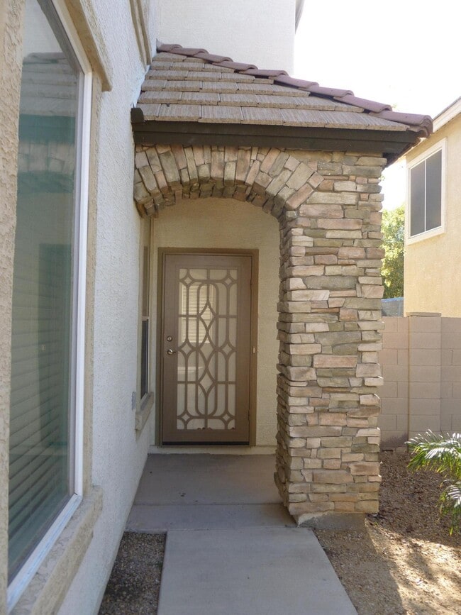 Building Photo - 13437 W Rhine Ln