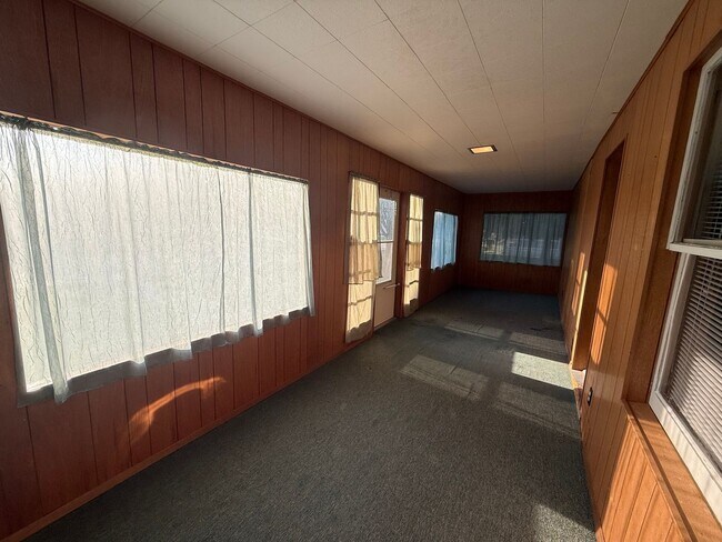 Building Photo - 303 Jefferson Ave