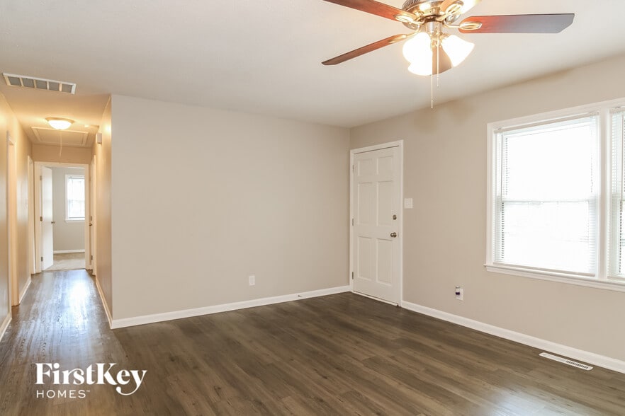 Building Photo - 4305 Sunnyside Dr