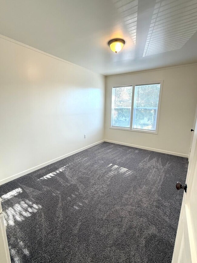 Building Photo - 1307 Perkins Ave