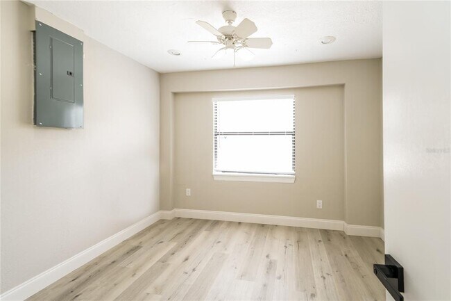 Building Photo - 9933 Lake Dr
