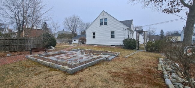 Building Photo - Charming 4-Bedroom Home for Rent in Manche...