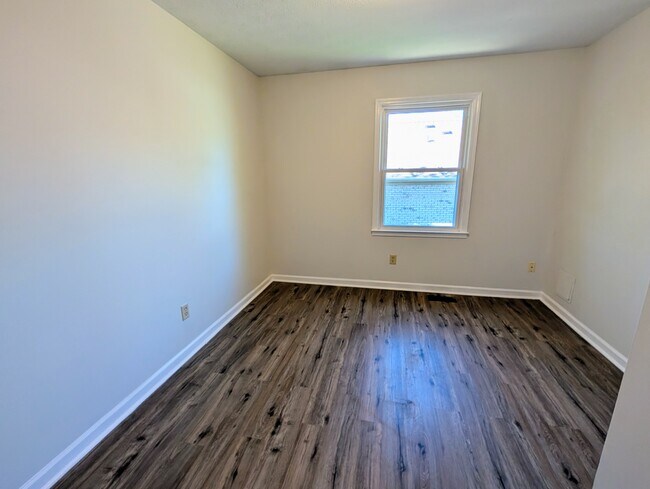 Upstairs Bedroom - 3221 Hunters Point Dr