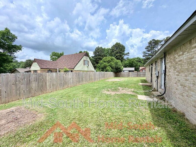 Building Photo - 4011 Double Tree St