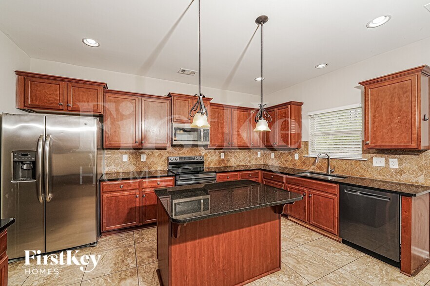 Building Photo - 113 Rosegate Dr