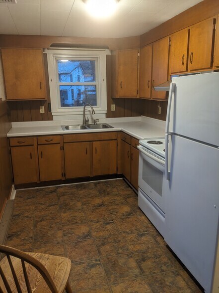 Building Photo - 701 Main St