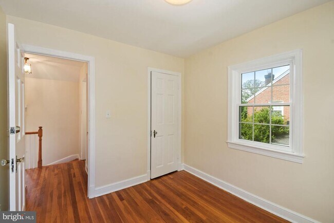 Building Photo - 5212 N Carlin Springs Rd