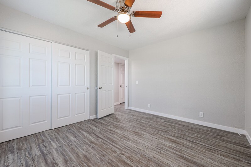 Building Photo - 1159 W Drummer Ave