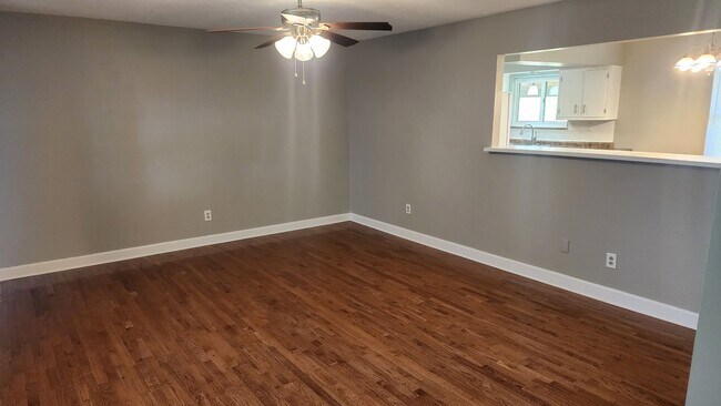 Building Photo - Large Brick Ranch near Cherokee Lake