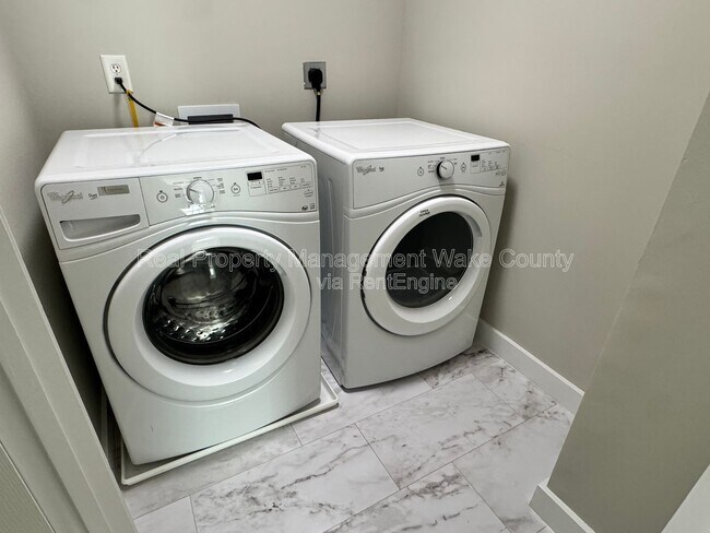 Building Photo - 1413 Crimson Creek Dr