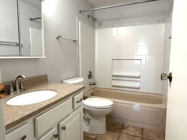 Building Photo - 931 Shattuck Ln