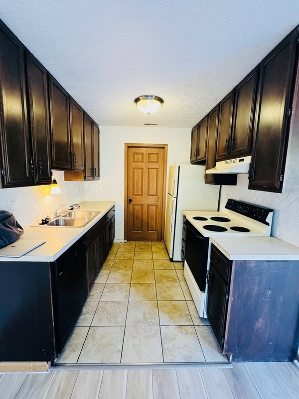 Building Photo - 7964-7966-7966 Goldsmith Dr