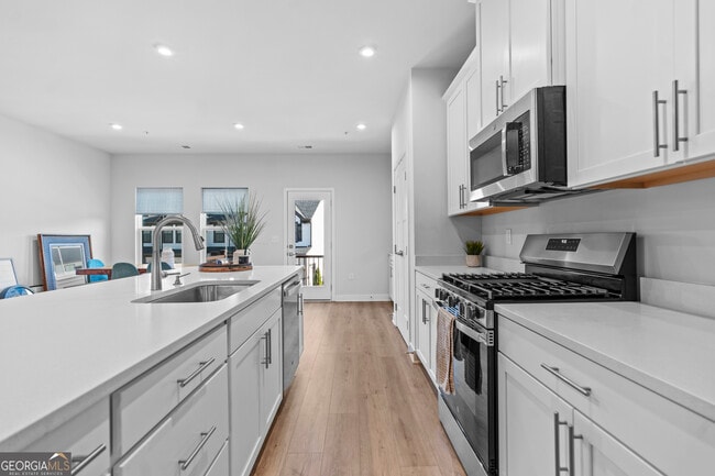 Building Photo - 205 Climbing Ivy Cir