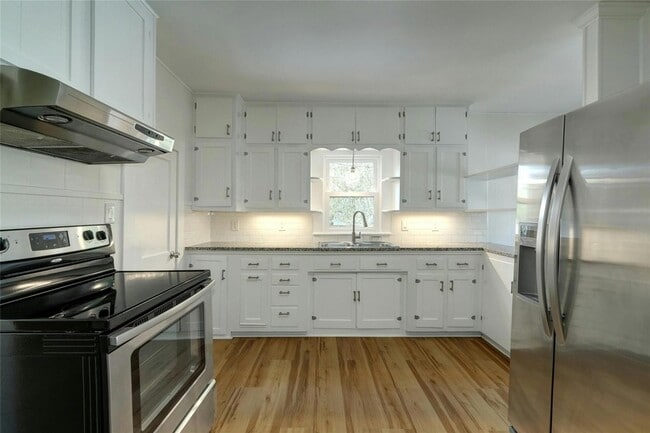 Building Photo - 1102 Hackberry St