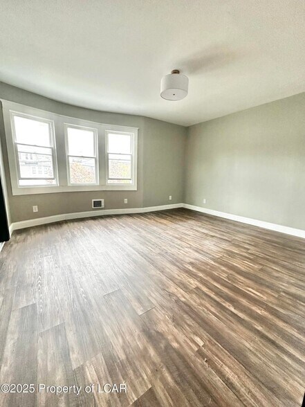 Building Photo - 44 Shoemaker St