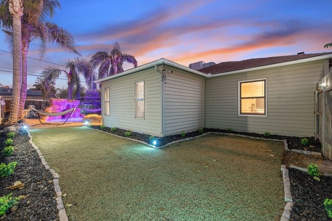 Building Photo - 3 bedroom 2 bath with Pool and Solar