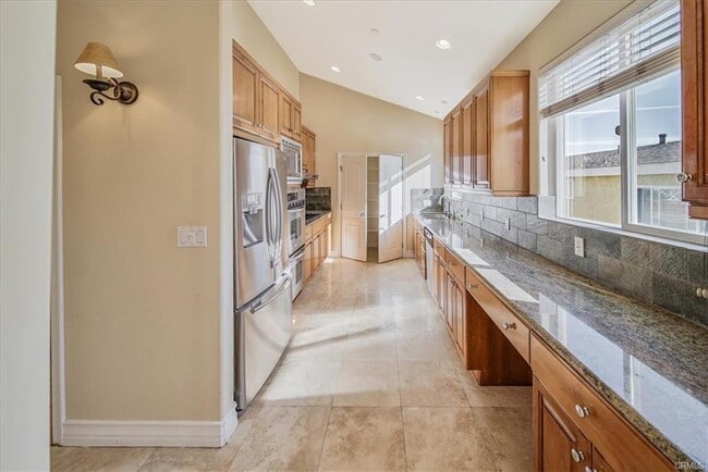 Building Photo - 2109 Vanderbilt Ln